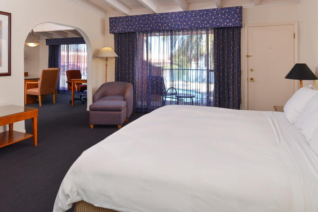Red Lion Hotel Woodlake Conference Center Sacramento Dış mekan fotoğraf