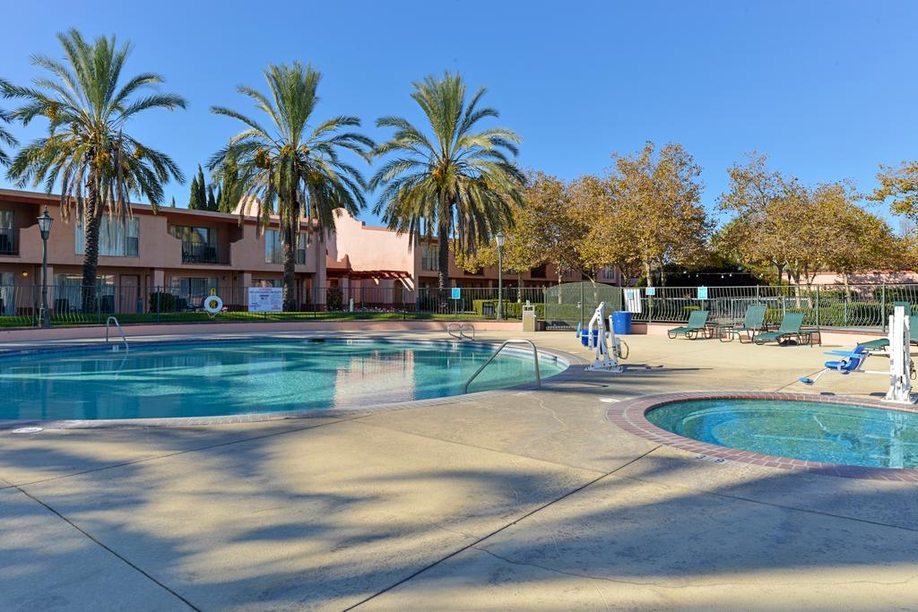 Red Lion Hotel Woodlake Conference Center Sacramento Dış mekan fotoğraf