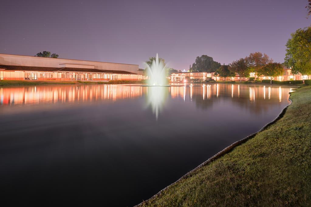Red Lion Hotel Woodlake Conference Center Sacramento Dış mekan fotoğraf