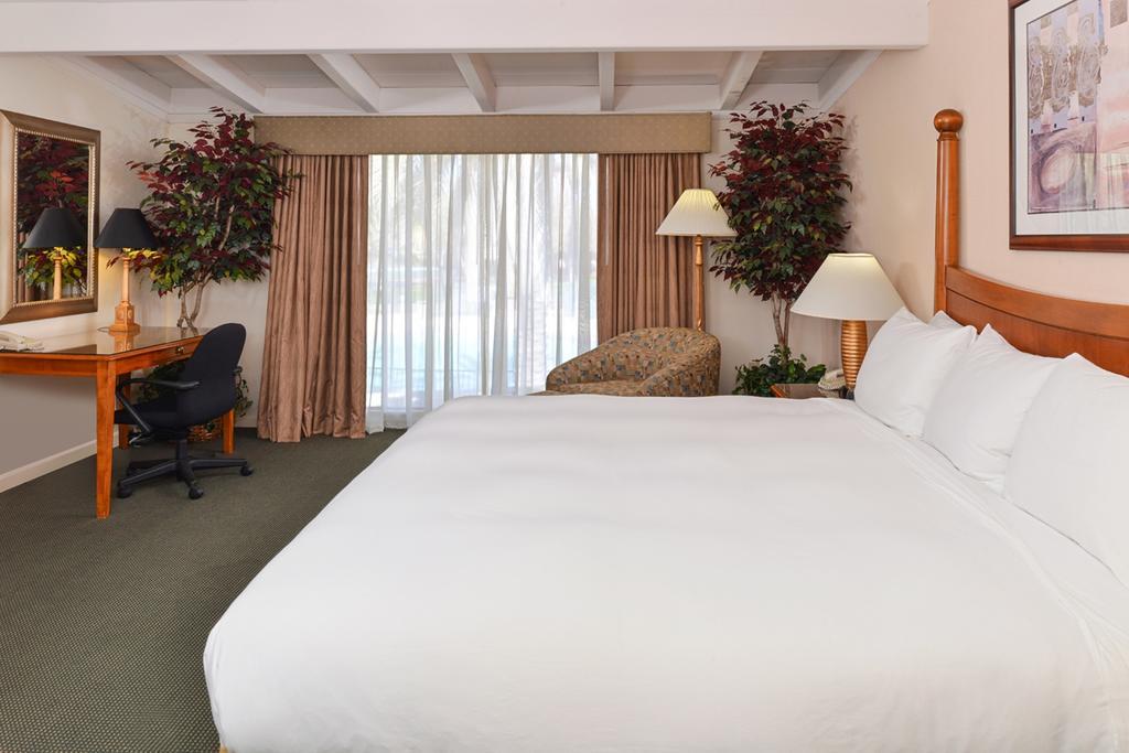 Red Lion Hotel Woodlake Conference Center Sacramento Dış mekan fotoğraf