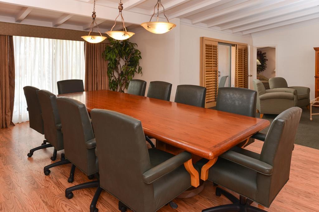 Red Lion Hotel Woodlake Conference Center Sacramento Dış mekan fotoğraf