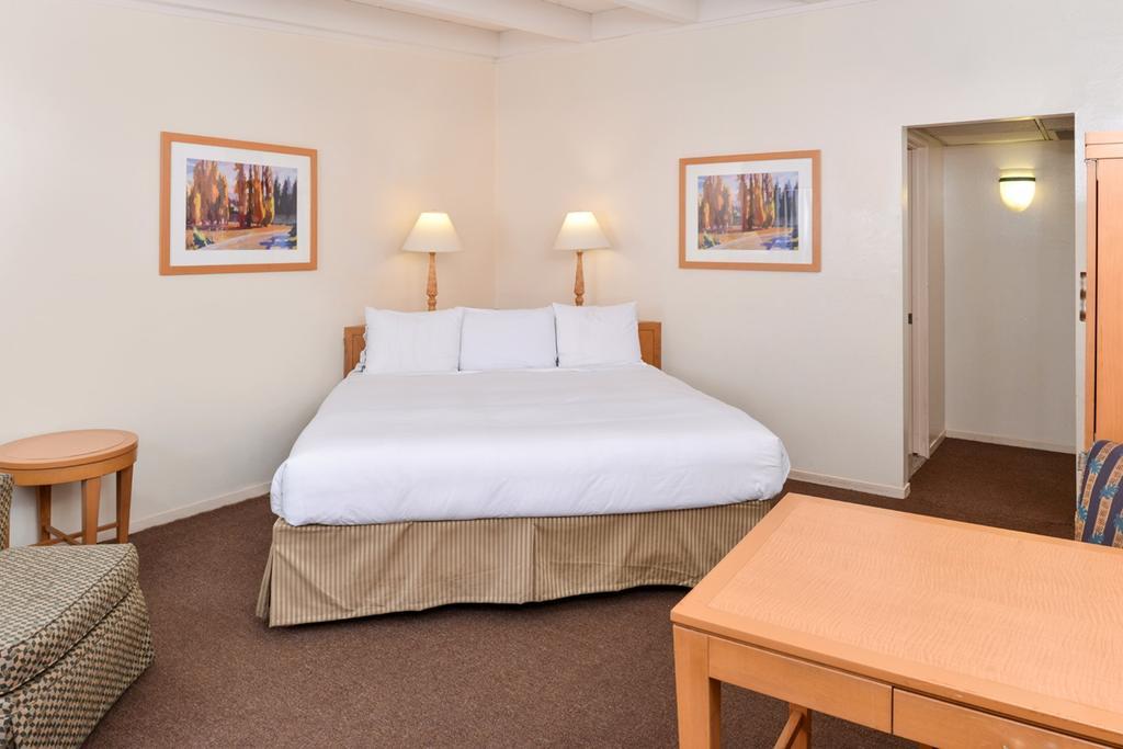 Red Lion Hotel Woodlake Conference Center Sacramento Dış mekan fotoğraf